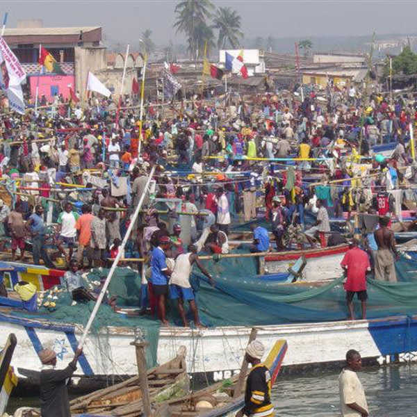 カラフルなガーナの漁港／お客様の投稿写真です。
