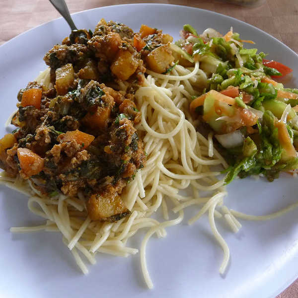 投稿写真／何の設備もないキッチンで作り出される様々なお料理に脱帽でした。