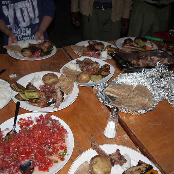 投稿写真／BBQもみんなでくじをして役割を決めました。毎日歌って踊って本当に最高の旅の家族でした。