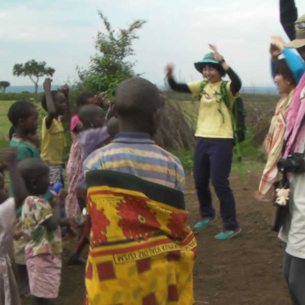 投稿写真／マサイ村で子どもたちと一緒に歌って踊りました。最高に楽しい時間でした＾＾