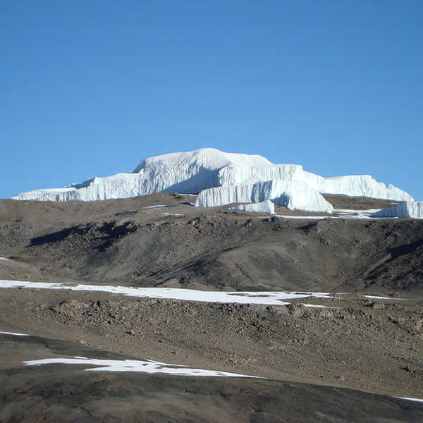 投稿写真／この氷河があと20年で消えてなくなると聞き、この目で見ることができ感無量！ギルマンズ・ポイントより。