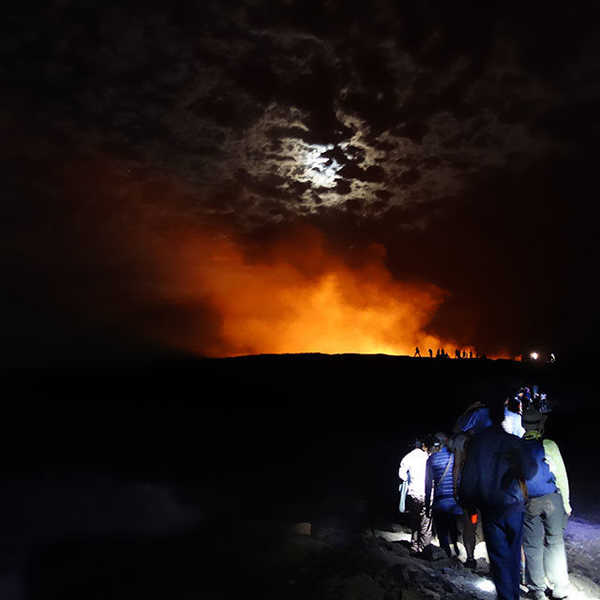 エルタ・アレ火山／なんとか山頂に到着できました。ご一緒した方々に感謝です。