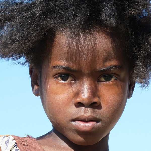 カメレオンの村の少女／この旅で強く心に残った北端の町ディゴスアレスで出会った少女