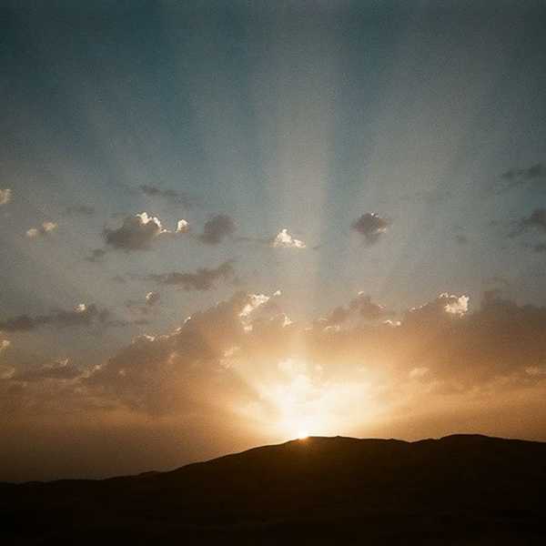 サハラの太陽と太陽から発する光が雲を刺す美しさ／お客様の投稿写真です。