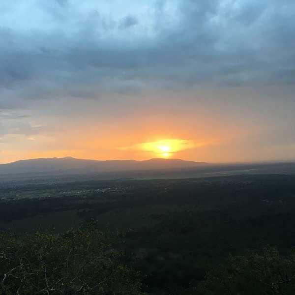 マニャラで見た初日の出／旅行中は曇りか雨だったのですが、頑張って撮った初日の出です。