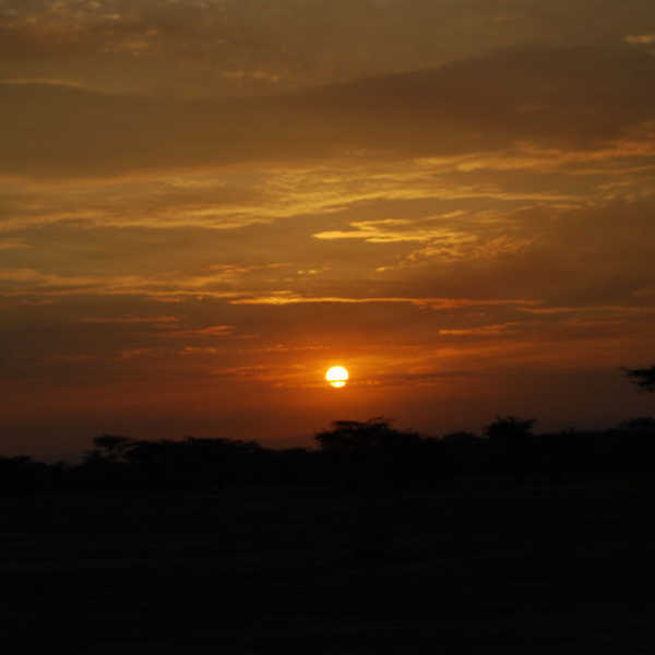アフリカの夕日は壮大／空が広くて、とても癒されました　疲れも吹っ飛びます