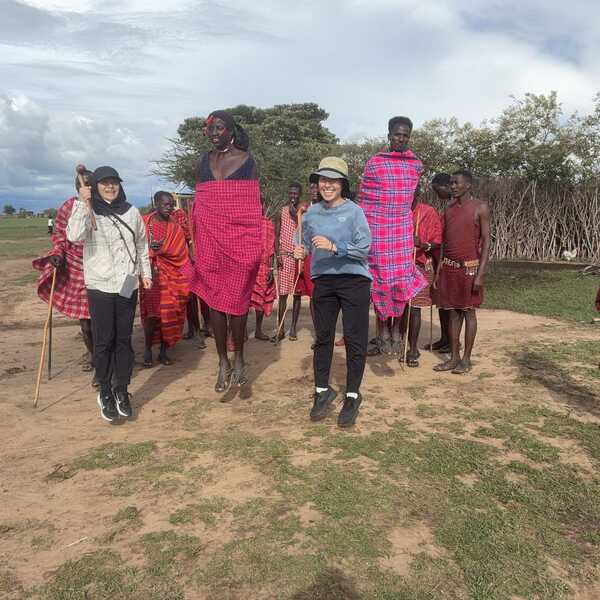 マサイ村の皆さんと／言葉は通じないけど、楽しかった〜