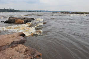 コンゴ川の急流ポイントは地元の人々の憩いの場にもなっています