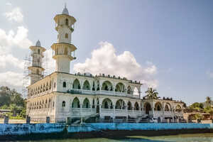 モロニの南に位置する街、イコニのグラン・モスク