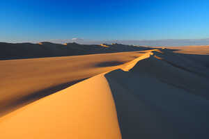 風の通り道に沿って南北に砂丘が伸びる世界有数の砂の海、グレート・サンド・シー