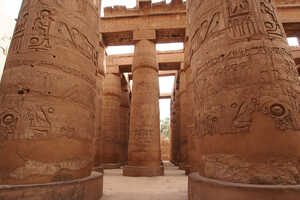 ルクソール神殿の巨大な列柱
