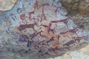 ギルフ・ケビールからエジプト最南西端のカルクール・タルには1万年以上前に描かれた岩絵が残る