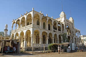 対エチオピア府独立戦争時代の傷跡が残る、1920年に建てられた旧イタリア銀行