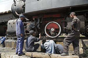 2003年に鉄道を復活させたエリトリアの鉄道マンたち