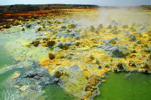 硫黄やリンなどの作用で極彩色の風景が広がるダロール