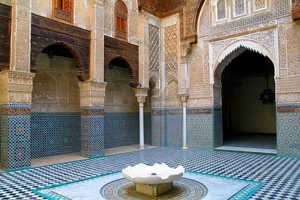 モロッコの工芸技術の粋を集めたアッタリーン・メデルサ（神学校）の装飾