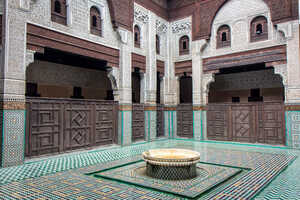 控えめな装飾にモロッコ人の美的センスを感じるブー・イナニア・マドラサ（神学校）