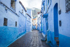 シャウエンを旅行者の間で一躍有名にした、壁面が青く塗られた街並み