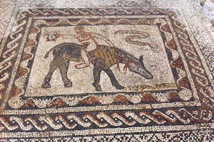古代ローマのサーカスでの人気種目、デザルターの様子を描いたモザイク