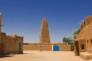 アガデスのランドマーク、27mのミナレットを持つスーダン・サヘル様式のグラン・モスク