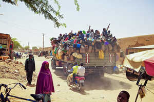 人と物資を載せてアガデスからビルマ・ファシを経てジャド高地、リビア方面を往復するトラック