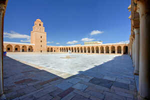 670年創建のアフリカ最古のモスク、グラン・モスク（シディ・ウクバ・モスク）