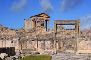 チュニジアのローマ遺跡で最も保存状態の良いとされるドゥッガ遺跡