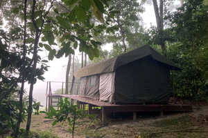 乾季の拠点となるアカカのテントロッジ