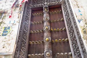見事な彫刻のスワヒリ・ドア