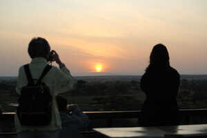 ロッジから朝日を望む