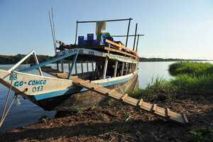 トイレとシャワー室が備えられた専用舟