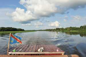 中流域では狭い水路もたくさん