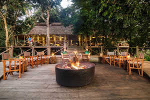 深い熱帯林の中とは思えないロッジの造り