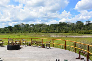 ランガキャンプの目の前にはバイが広がります