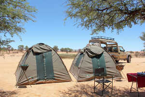 重さはありますが、居住性が高く頑丈なキャンバス地のテント
