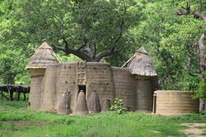 タキヤンタと呼ばれる土壁の住居
