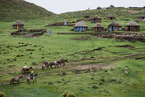 ホーストレッキング中に垣間見る地元の普通の暮らしも見どころ