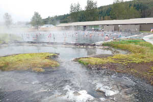 アイスランド最古の名湯（？）フルージルのシークレット・ラグーン。 