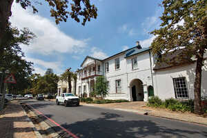 17世紀からの歴史的建造物も多く残るステレンボッシュの街中