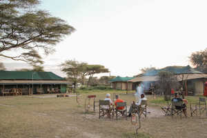 夕方のキャンプ・ファイヤーも楽しみの一つ