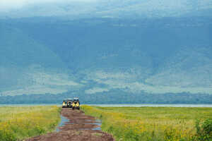 高低差600mのクレーター内部を走る