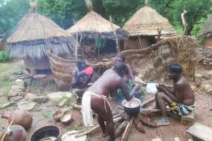 円形の家が特徴のナムジの村