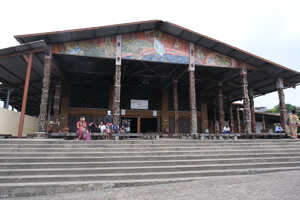 柱の彫刻が特徴のサンミシェル教会