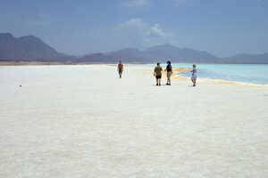 塩分濃度世界一のアフリカ一低い場所にある湖、アッサル湖