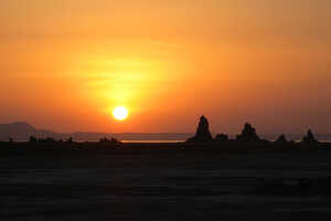 美しい日没と日の出を見に訪問する観光客も多い