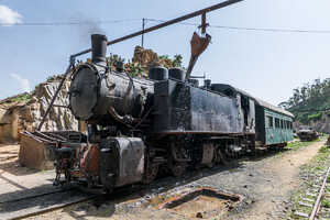 発車前に石炭とともに蒸気を生み出す水を補給