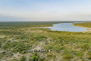空から見たンドゥトゥ地区とロッジ