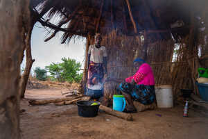 料理中のママ（ムワプラ）